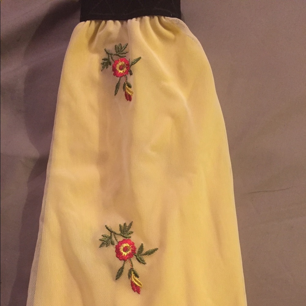 M yellow embroidered lularoe Lola bnwt